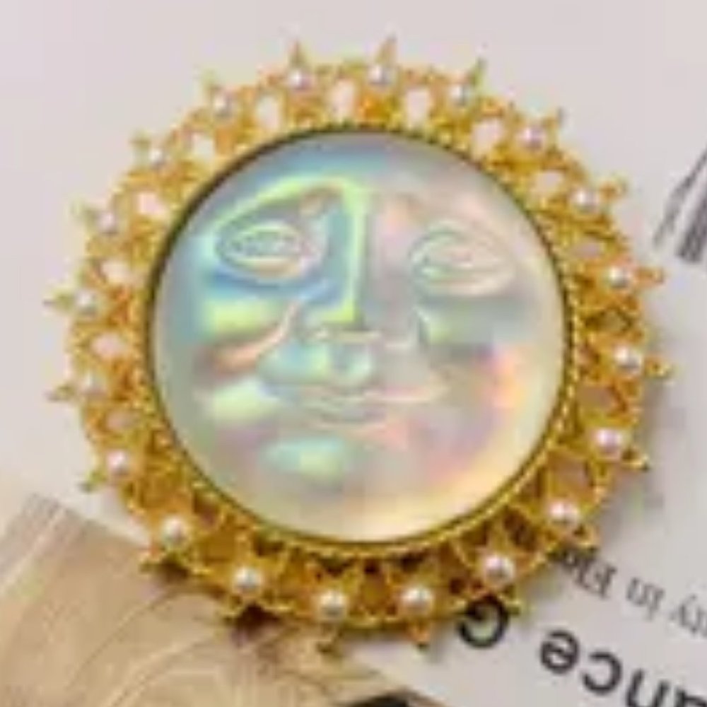 ✨ Radiant Sun Brooch